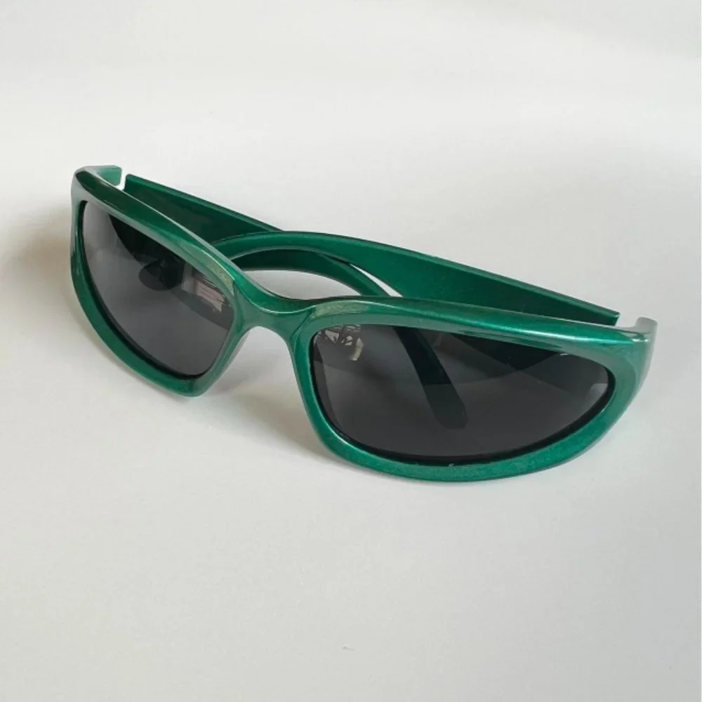Unique sick Y2K 2000s vintage style forest green surfer sunglasses